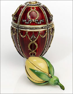 The Rosebud Egg. A Faberge Imperial Easter Egg presented by Tsar Nicholas II to his wife the Empress Alexandra Feodorovna at Easter 1895